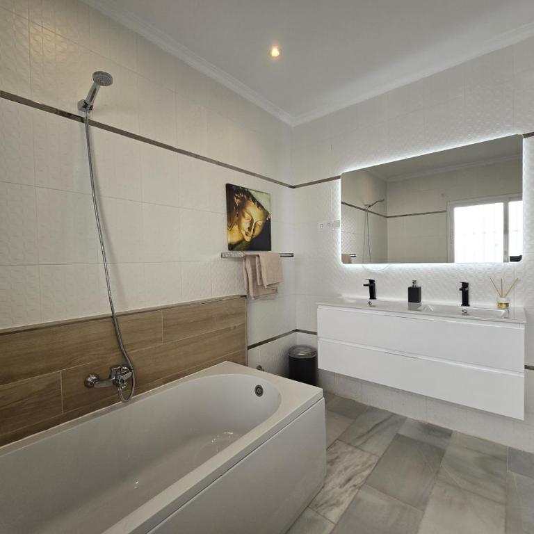 Large Family Villa 500m From Beach with Stunning Views - 6 bedroom Villa - 23