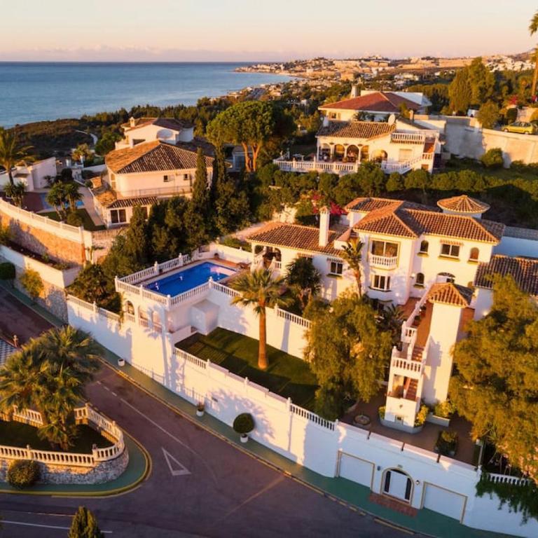 Large Family Villa 500m From Beach with Stunning Views - 6 bedroom Villa - 35