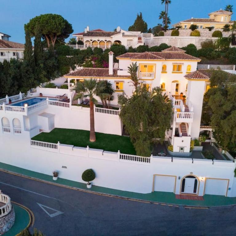 Large Family Villa 500m From Beach with Stunning Views - 6 bedroom Villa - 36