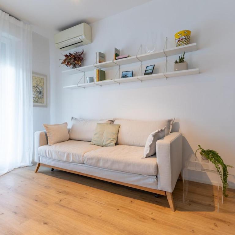 HOST4U- Scarsellini Apartment - Appartamento con 2 Camere da Letto - 1