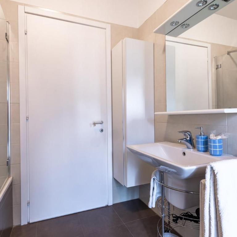 HOST4U- Scarsellini Apartment - Appartamento con 2 Camere da Letto - 18