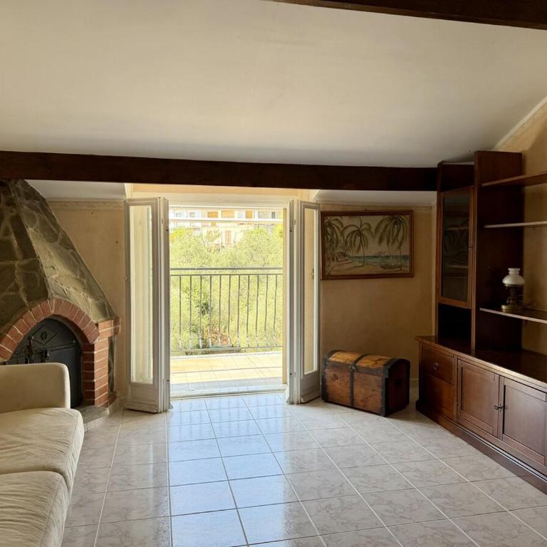 HOST4U IMperia - Casa Uccia Artallo - Appartamento con 2 Camere da Letto - 1