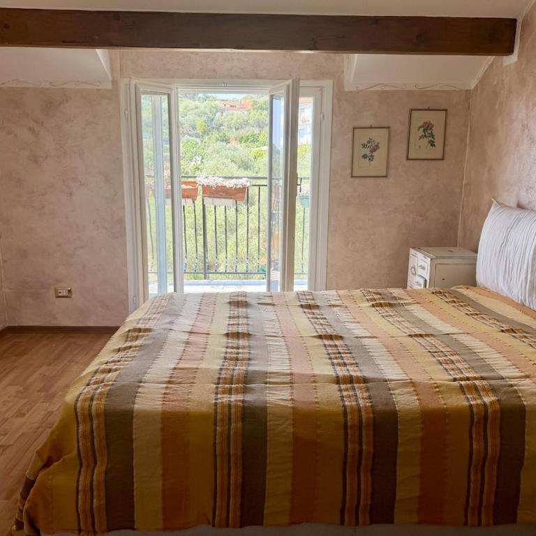 HOST4U IMperia - Casa Uccia Artallo - Appartamento con 2 Camere da Letto - 3