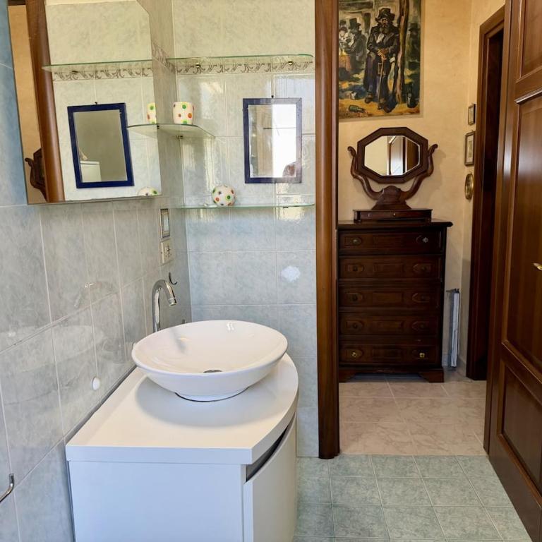 HOST4U IMperia - Casa Uccia Artallo - Appartamento con 2 Camere da Letto - 4