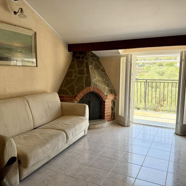 HOST4U IMperia - Casa Uccia Artallo - Appartamento con 2 Camere da Letto - 12