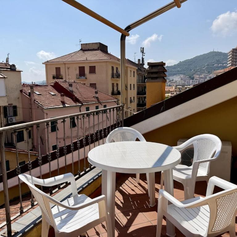 HOST4U IMperia MaAdel s Nest in the City Center - Appartamento con 2 Camere da Letto - 6