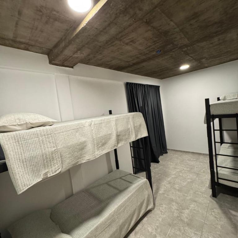 Urban River Hostel - Cama en habitación compartida mixta de 4 camas - 1