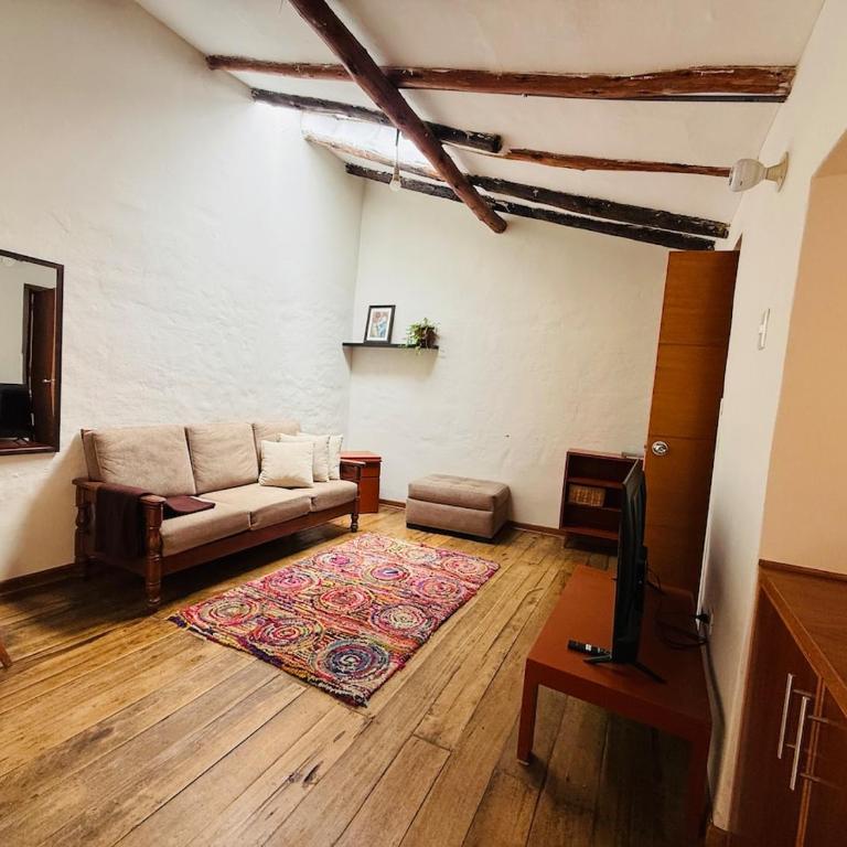 Private house perfectly located - One-Bedroom Apartment - 1