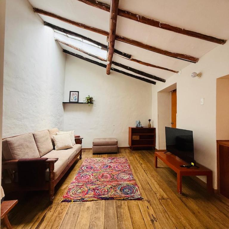 Private house perfectly located - One-Bedroom Apartment - 5
