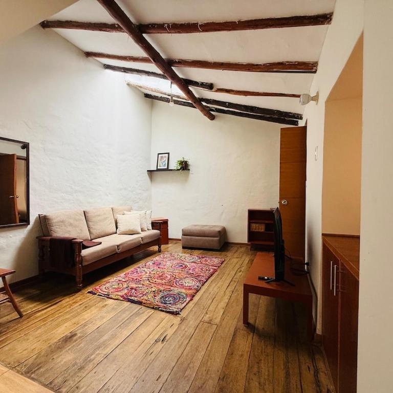 Private house perfectly located - One-Bedroom Apartment - 6