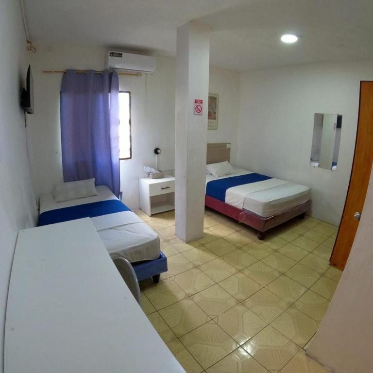 HOSTAL SAN MARINO - Habitación Doble - 2 camas - 4