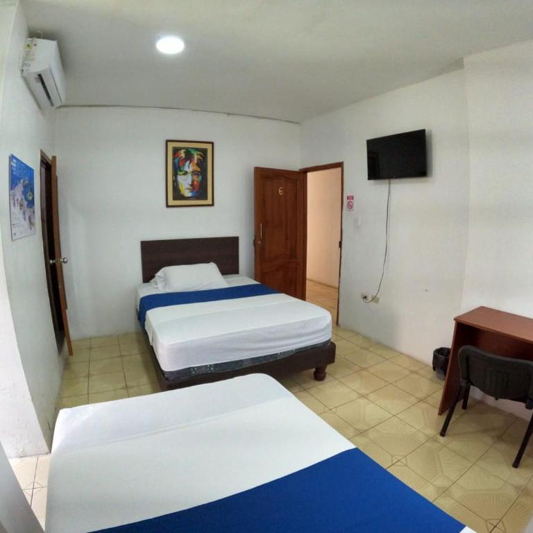 HOSTAL SAN MARINO - Habitación Doble - 2 camas - 6