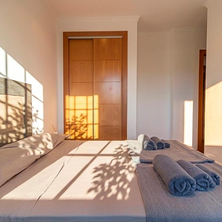 Jardín amplio en planta baja, 2 piscinas todo el año, Parking gratis, espacioso, 3 dormitorios y 2 baños - Apartamento de 3 dormitorios Premium - 7