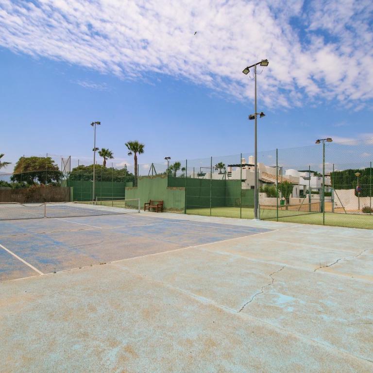 Jardín amplio en planta baja, 2 piscinas todo el año, Parking gratis, espacioso, 3 dormitorios y 2 baños - Apartamento de 3 dormitorios Premium - 9