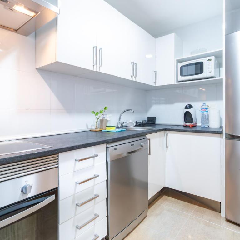 Jardín amplio en planta baja, 2 piscinas todo el año, Parking gratis, espacioso, 3 dormitorios y 2 baños - Apartamento de 3 dormitorios Premium - 23