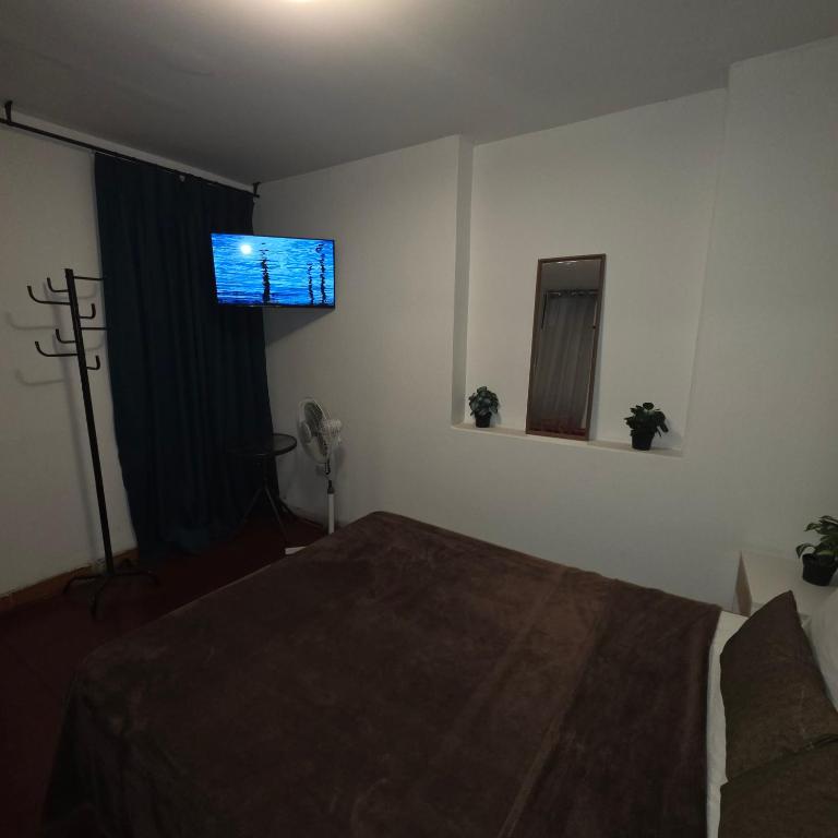 Lima Airport Hostel - FREE AIRPORT PICK UP - Single Room with Private Bathroom - 67