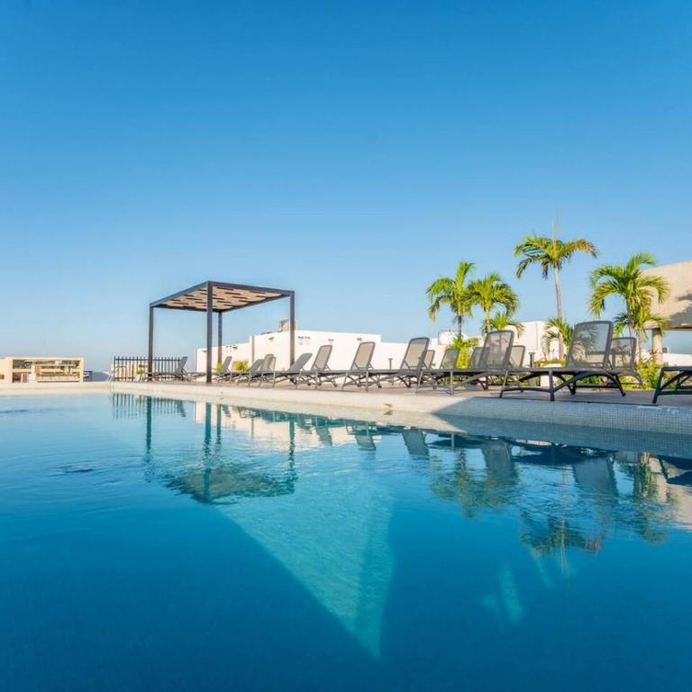 2 BR Penthouse Private Pool y Parking Sleeps 8 - Apartment - 2