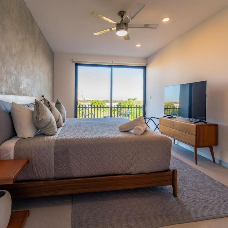 2 BR Penthouse Private Pool y Parking Sleeps 8 - Apartment - 4