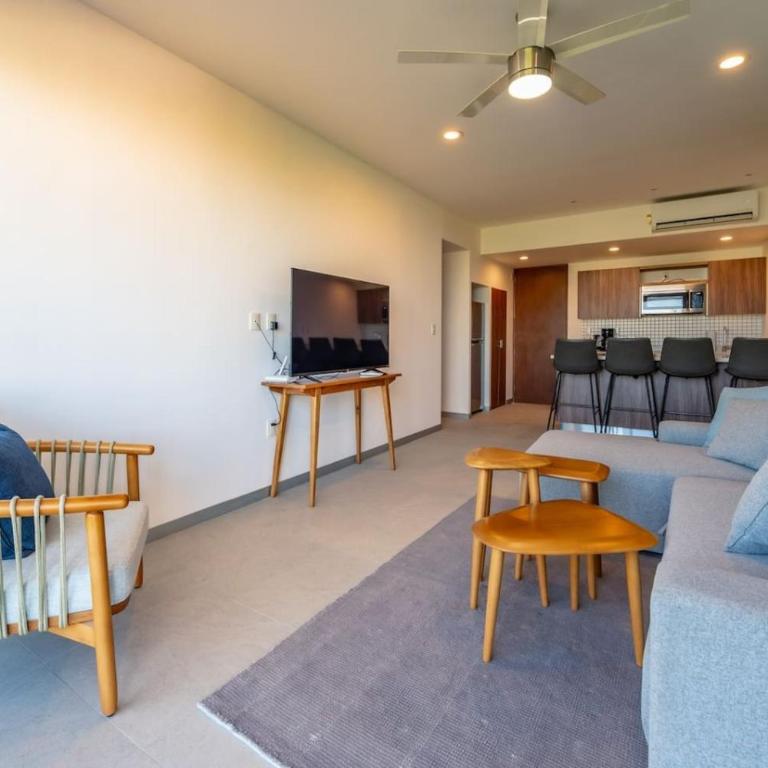 2 BR Penthouse Private Pool y Parking Sleeps 8 - Apartment - 8
