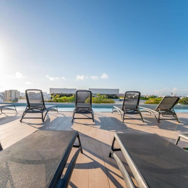 2 BR Penthouse Private Pool y Parking Sleeps 8 - Apartment - 22