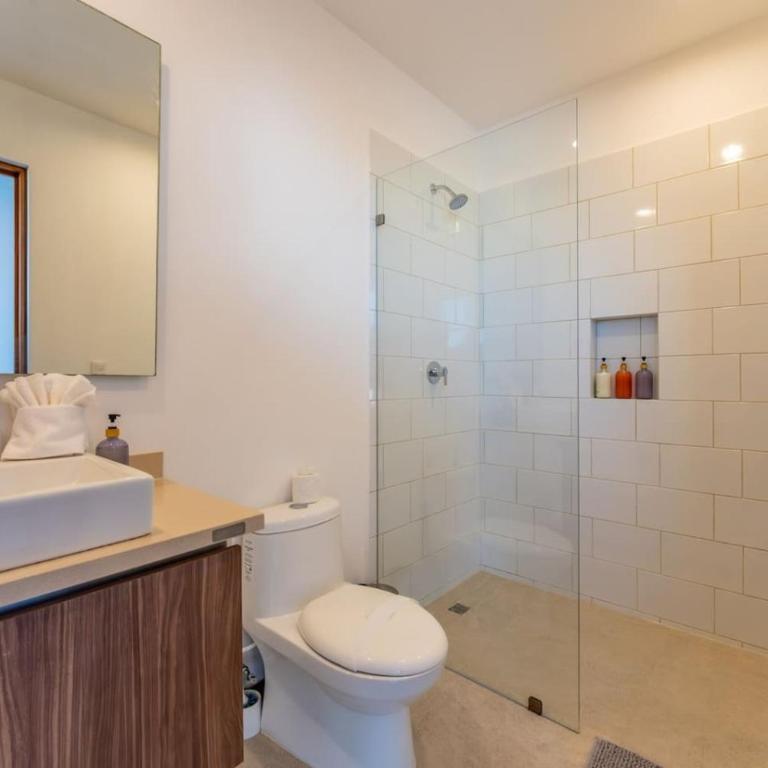 2 BR Penthouse Private Pool y Parking Sleeps 8 - Apartment - 38