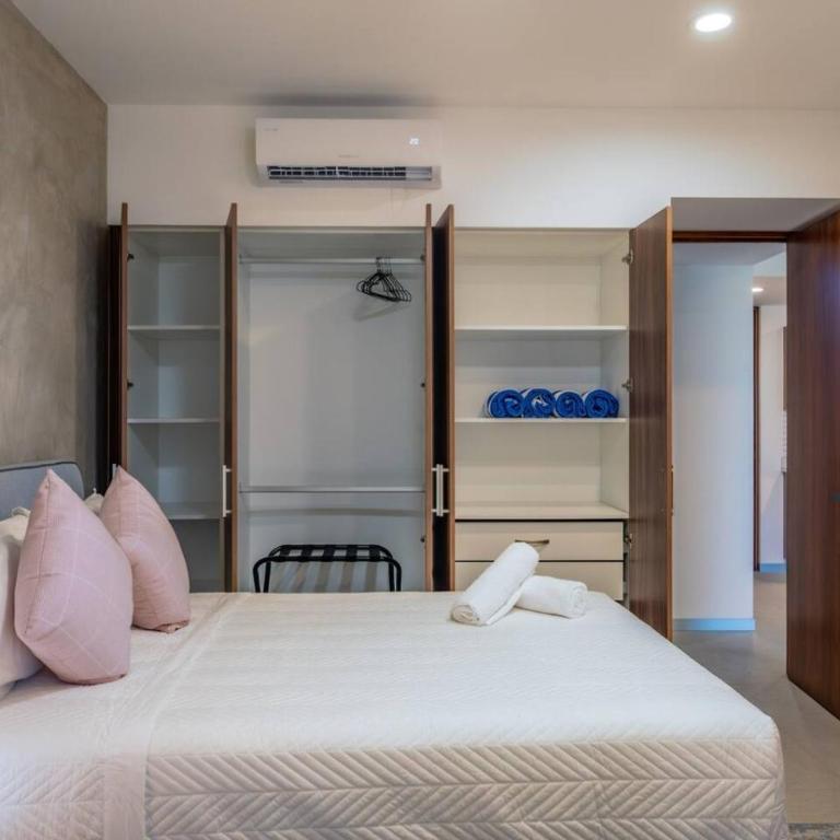 2 BR Penthouse Private Pool y Parking Sleeps 8 - Apartment - 46