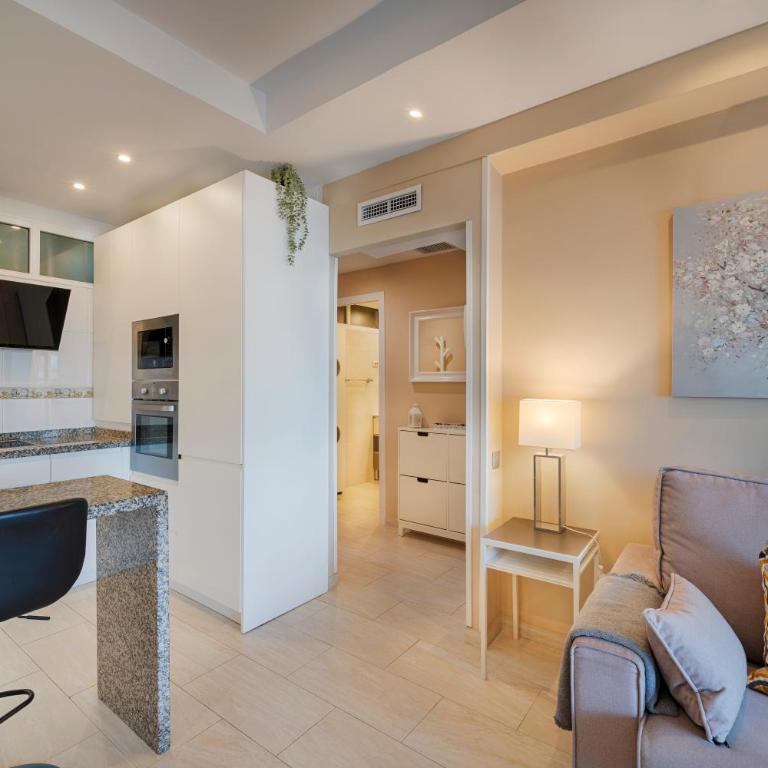 Fuengirola. Bonito apartamento en Paseo Marítimo. Espectaculares vistas al mar. Primera línea - Apartamento con vistas al mar - 7