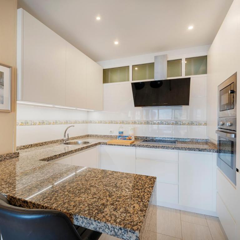 Fuengirola. Bonito apartamento en Paseo Marítimo. Espectaculares vistas al mar. Primera línea - Apartamento con vistas al mar - 8