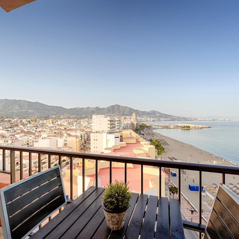 Fuengirola. Bonito apartamento en Paseo Marítimo. Espectaculares vistas al mar. Primera línea - Apartamento con vistas al mar - 1