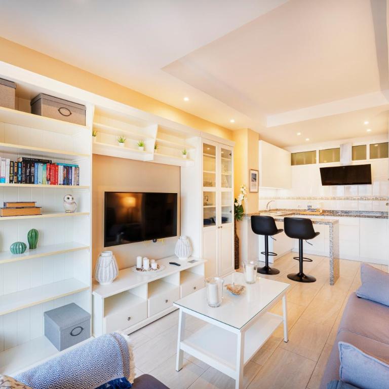 Fuengirola. Bonito apartamento en Paseo Marítimo. Espectaculares vistas al mar. Primera línea - Apartamento con vistas al mar - 4