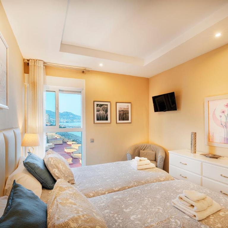 Fuengirola. Bonito apartamento en Paseo Marítimo. Espectaculares vistas al mar. Primera línea - Apartamento con vistas al mar - 9