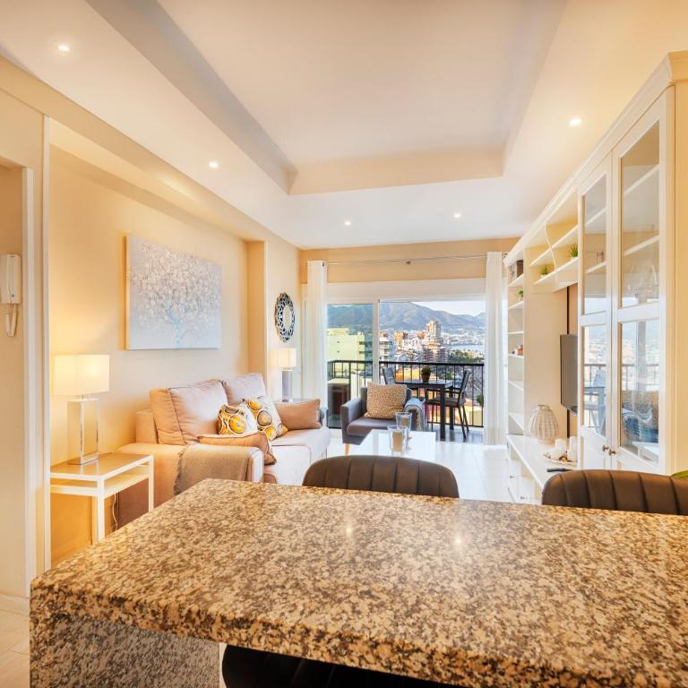 Fuengirola. Bonito apartamento en Paseo Marítimo. Espectaculares vistas al mar. Primera línea - Apartamento con vistas al mar - 11
