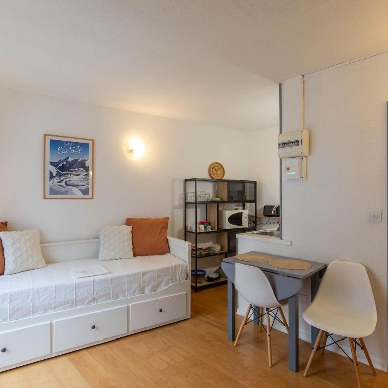 Studio en hyper centre, au pied des télécabines, calme avec un accès aux Bains du Rocher par jour pour une personne - Appartement 2 Chambres - 2