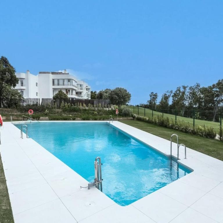 Sunny Golf Apartment - Golf and Pool Views - Appartamento - 1