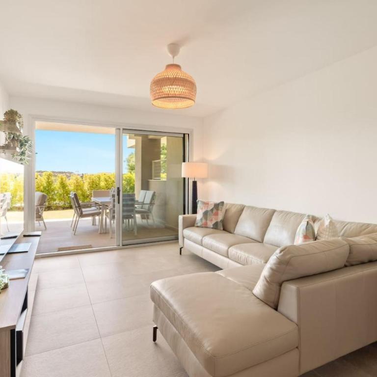 Sunny Golf Apartment - Golf and Pool Views - Appartamento - 5