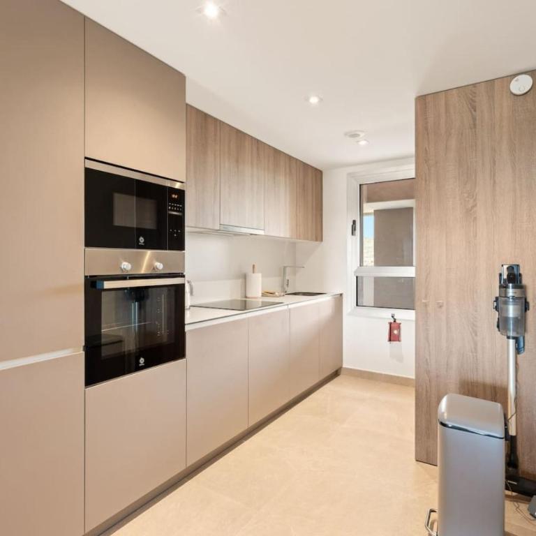 Sunny Golf Apartment - Golf and Pool Views - Appartamento - 10