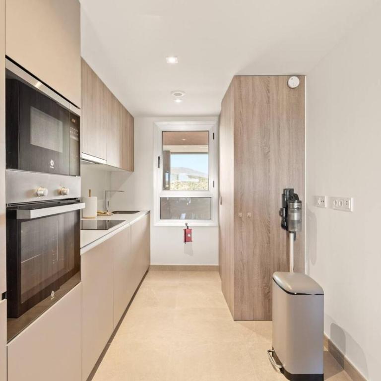 Sunny Golf Apartment - Golf and Pool Views - Appartamento - 12