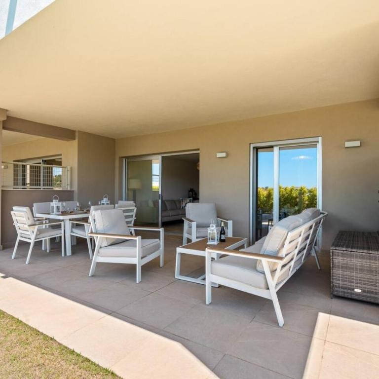 Sunny Golf Apartment - Golf and Pool Views - Appartamento - 19