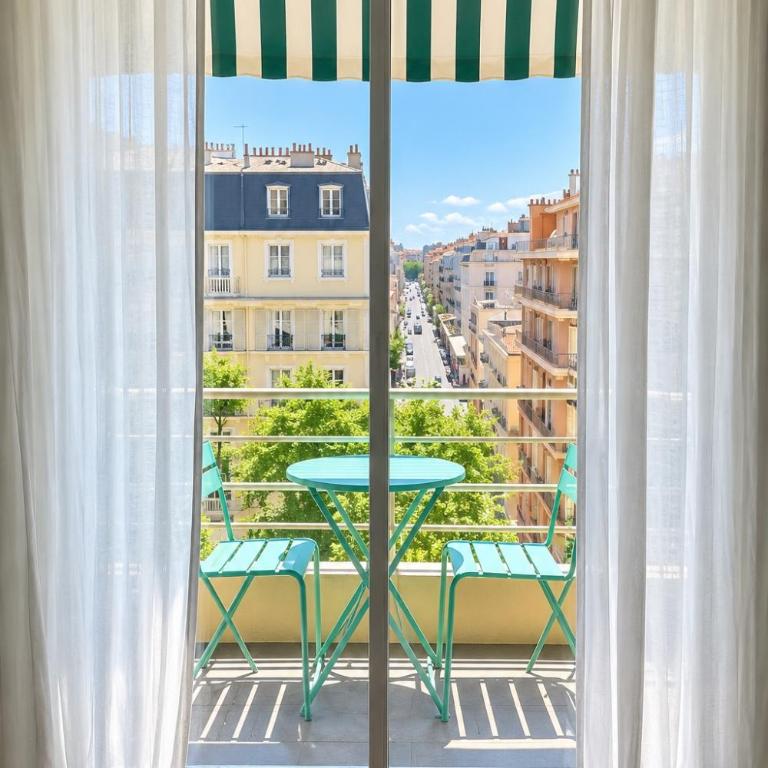 Spacieux STUDIO Happy home en dernier étage avec petit ascenseur et balcon À 5 minutes du vieux Nice et de la mer Attention aucune chambre séparée - Apartment mit 1 Schlafzimmer - 3