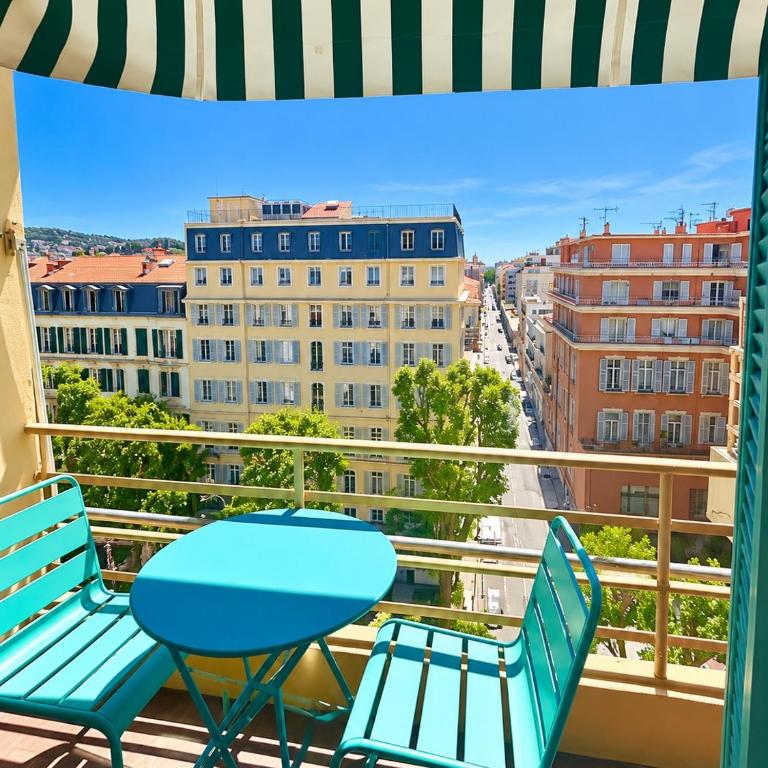 Spacieux STUDIO Happy home en dernier étage avec petit ascenseur et balcon À 5 minutes du vieux Nice et de la mer Attention aucune chambre séparée - Apartment mit 1 Schlafzimmer - 9