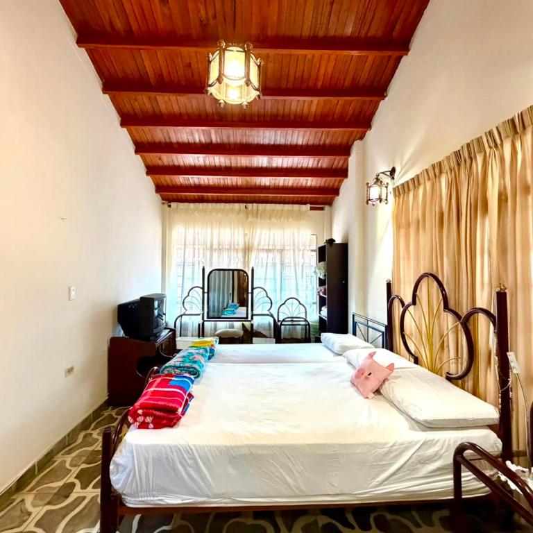 Villa YARA - Four-Bedroom House - 10