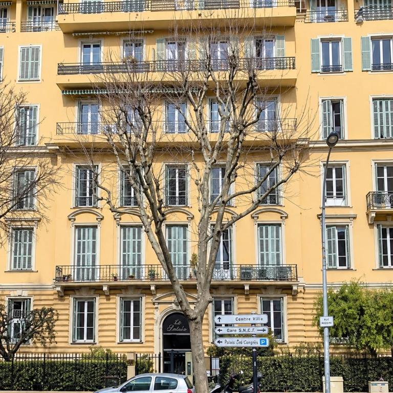 Spacieux STUDIO Happy home en dernier étage avec petit ascenseur et balcon À 5 minutes du vieux Nice et de la mer Attention aucune chambre séparée - Apartment mit 1 Schlafzimmer - 12