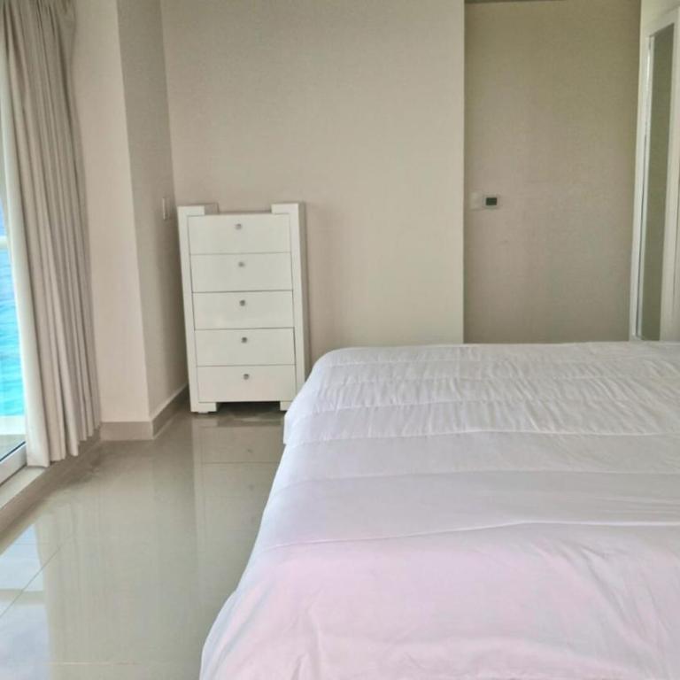 Family Paradise | 4BR Penthouse by the Beach - Apartment - 7