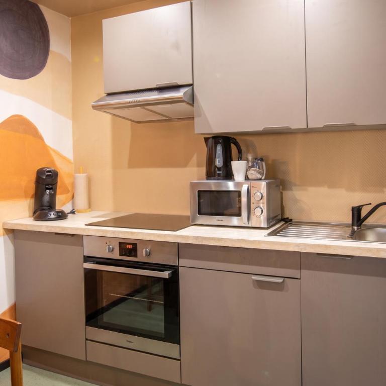 Éden Doré - Suite Jacuzzi Privatif & Parking - Appartement 1 Chambre - 11