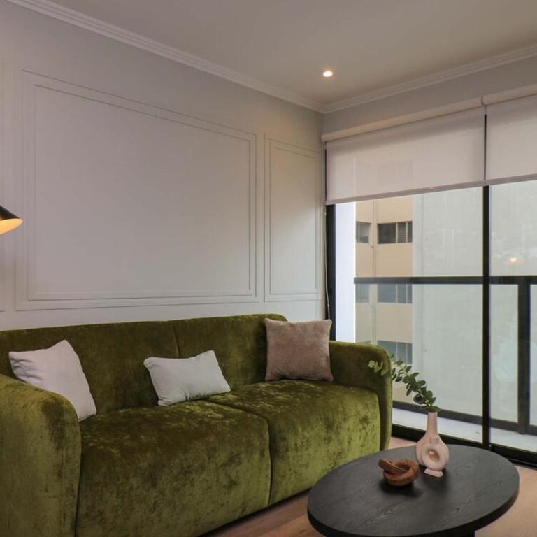 Royal 3BR with Parking & Balcony near Larcomar by Geko - Three-Bedroom Apartment with Balcony - 1