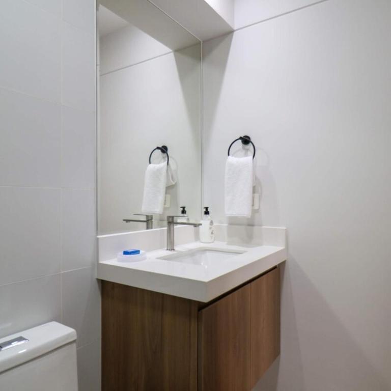 Royal 3BR with Parking & Balcony near Larcomar by Geko - Three-Bedroom Apartment with Balcony - 18