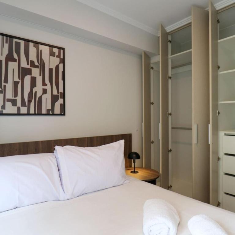 Royal 3BR with Parking & Balcony near Larcomar by Geko - Three-Bedroom Apartment with Balcony - 30