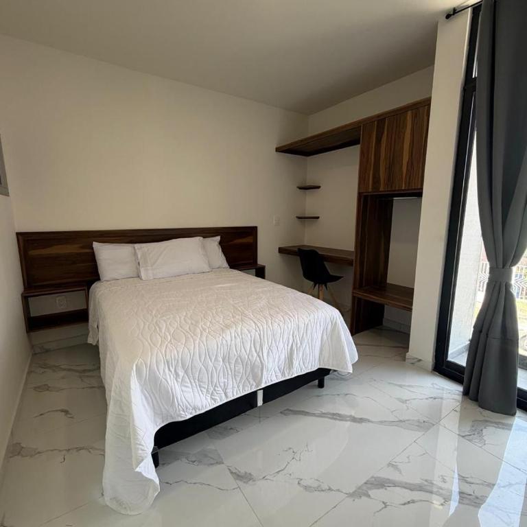 Hostal 10 - Double Room with Balcony - 2