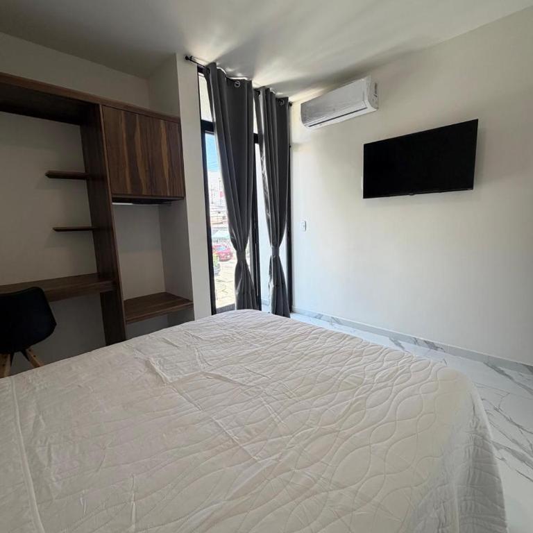 Hostal 10 - Double Room with Balcony - 3