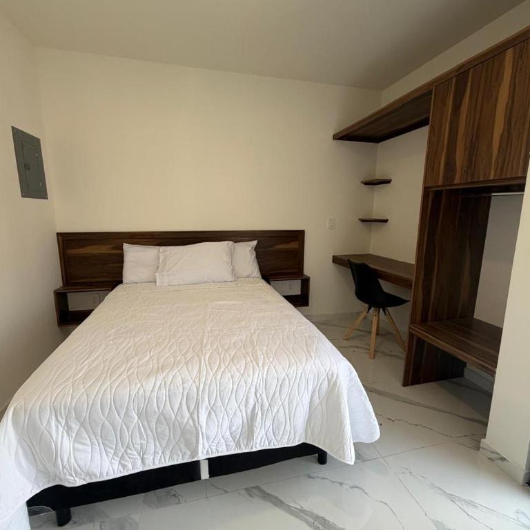 Hostal 10 - Double Room with Balcony - 4